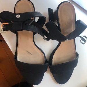 Jaclyn Smith Black Strappy Sandals, size 8.5